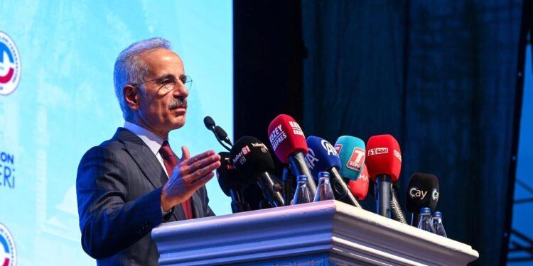 Bakan Uraloğlu: Trabzon’a yeni bir havalimanı inşa edeceğiz
