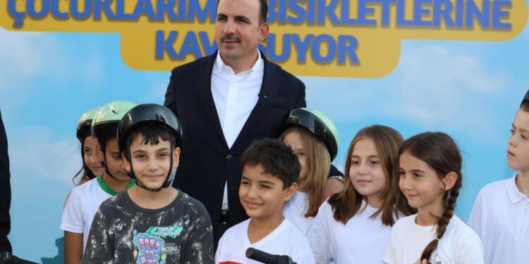 Başkan Altay, 40 gün sabah namazına giderek bisiklet kazanan çocuklarla buluştu