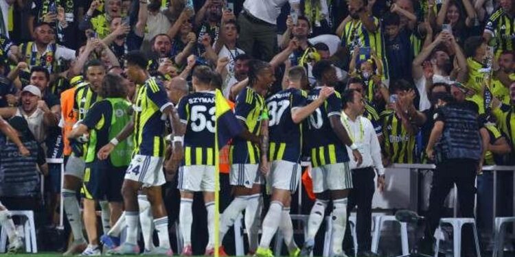 Benfica maçı öncesi Fenerbahçe’nin UEFA kadrosunda değişiklik