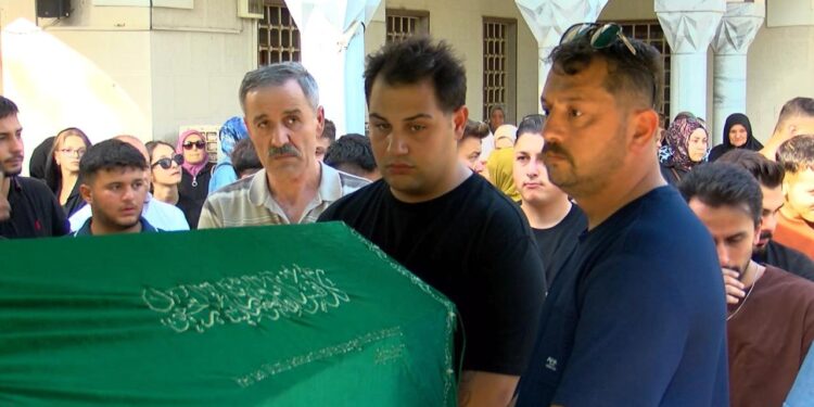 Beykoz’da elektrik akımına kapılarak hayatını kaybeden İbrahim Burgaz toprağa verildi