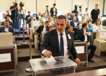 Beyoğlu seçiminde kriz! CHP’li üye AK Partili isme oy verdi