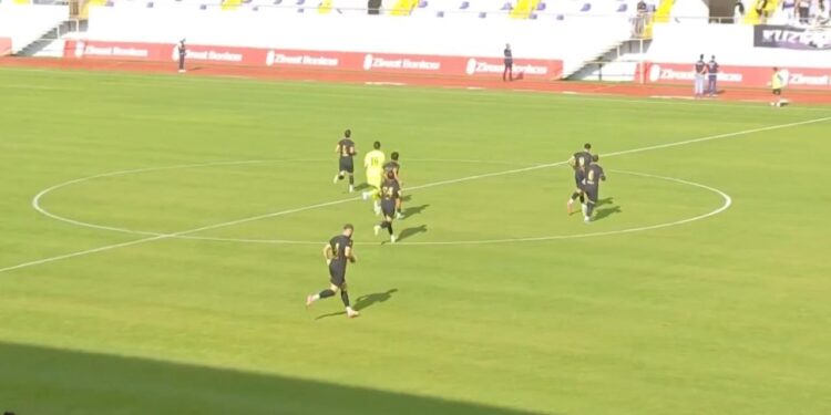 Bir kilo fındık getirene bilet veriliyordu: Bu kez futbolcular ikram etti