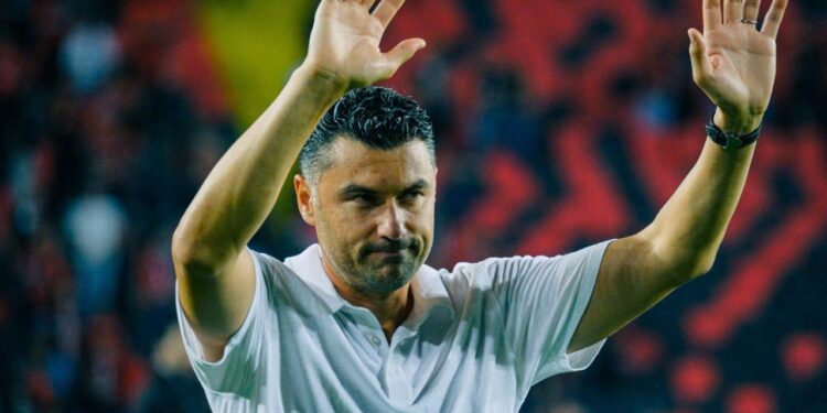 Burak Yılmaz ‘özel oyuncu’ diyerek duyurdu: ‘Gizli yürütüyoruz’