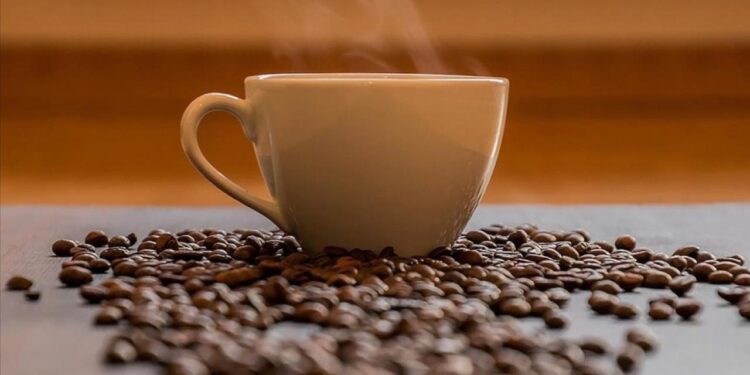 Çayı ve kahveyi çok sıcak içenler dikkat!