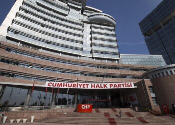 CHP tarihinin kara lekesi: Kongrede delegelere vaatler: İş, daire, telefon…