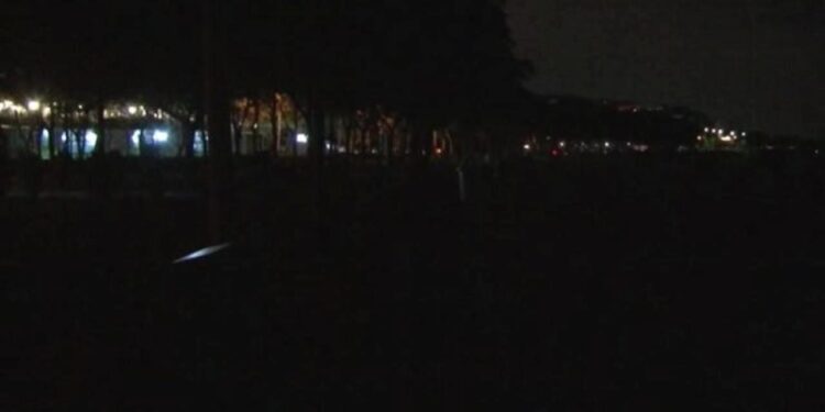 CHP’li belediyelerde kriz bitmiyor: Avcılar sahilde eskileri aratmayan görüntü!