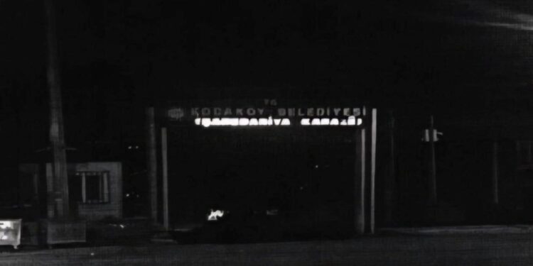 DEM Partili belediyeye kaymakamdan tabela uyarısı!