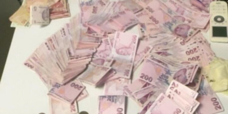 Dilencinin üzerinden 45 bin lira çıktı