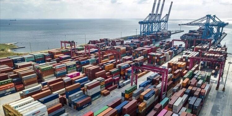 Dış ticaret açığı temmuzda yüzde 11,8 azaldı