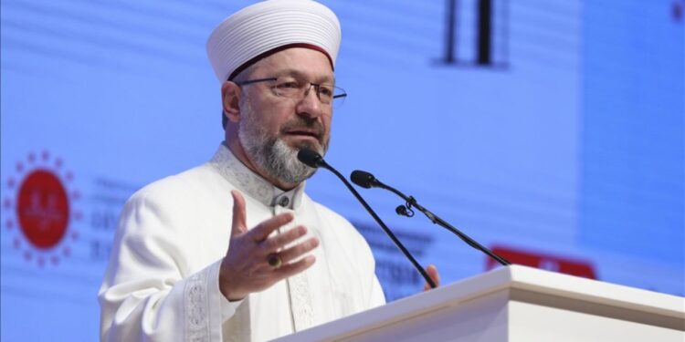 Diyanet’ten ‘altın varaklı davetiye’ haberine yalanlama