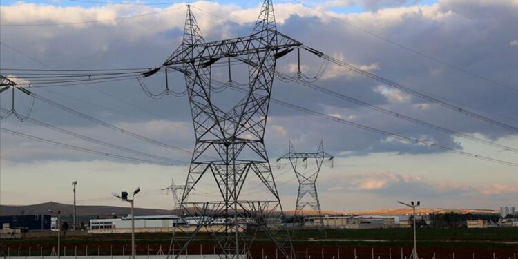 Elektrik üretiminde rekor kırıldı! Bakan Bayraktar: Tüm zamanların en yüksek seviyesi…