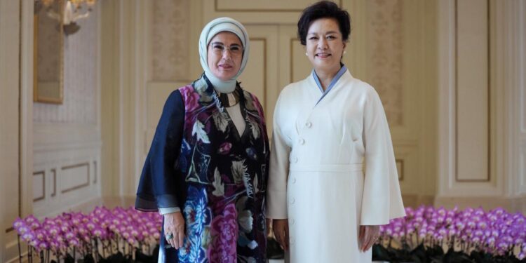 Emine Erdoğan, Çin’de liderlerin eşleri ile bir araya geldi