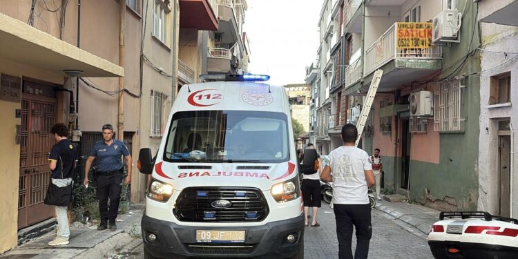 Evden yayılan kötü koku panik yarattı; nedeni bozulan et çıktı