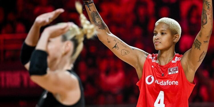 Filenin Sultanları’ndan İspanya’ya set yok! Dünya Şampiyonası’na galibiyetle başladık