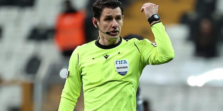 Fiziksel testleri geçememişti! Ünlü hakem düdük astı