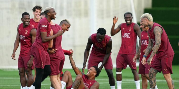 Galatasaray’da ayrılıkların sonu gelmiyor: Rusya’ya gitti, imzayı atacak