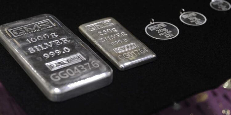 Gümüş rekor kırdı, bakır sınıra yaklaştı