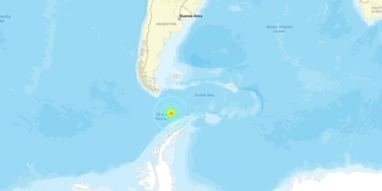 Güney Amerika’da 7.5 büyüklüğünde deprem: Tsunami uyarısı yapıldı