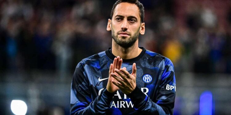Hakan Çalhanoğlu, Galatasaray için gemileri yaktı: Maaşımı kendi belirlesin