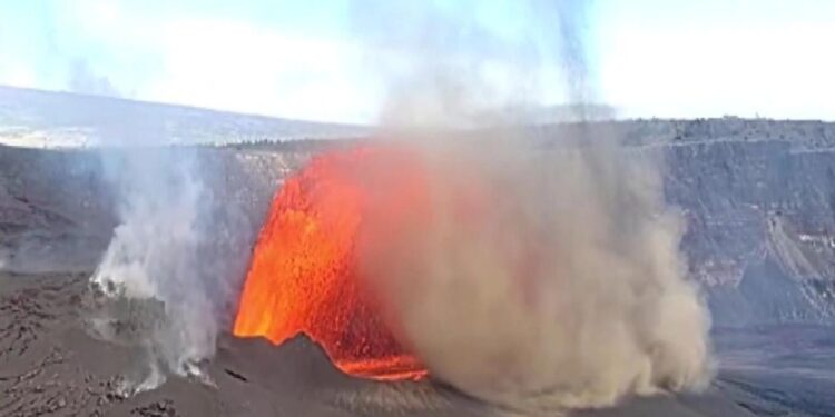 Hawaii’de Kilauea alarmı… Yanardağ 32’nci kez patladı!