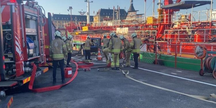 Haydarpaşa’da yakıt ikmal gemisinde yangın çıktı
