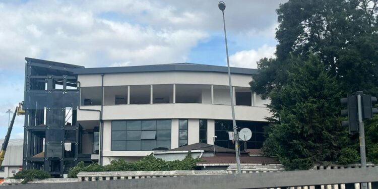 İBB 2 katlı binayı 6 yılda bitiremedi