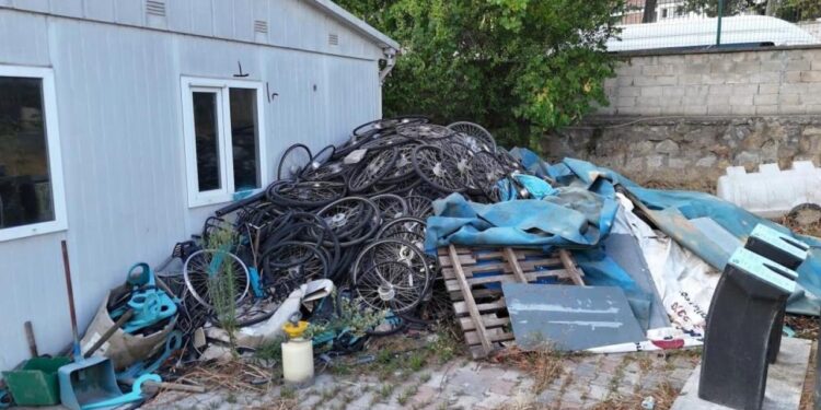 İBB’nin bisiklet mezarlığı! Milyonluk proje çöp oldu