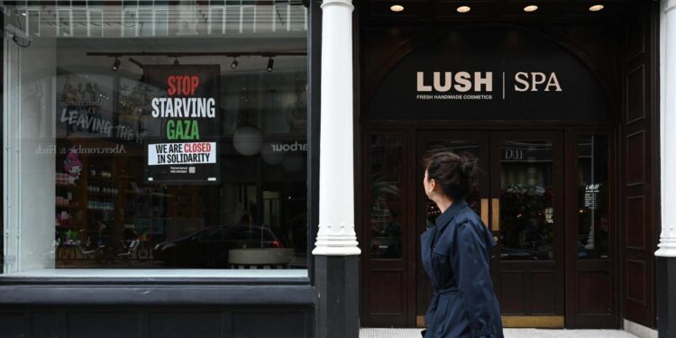 İngiliz kozmetik markası Gazze için kepenk indirdi