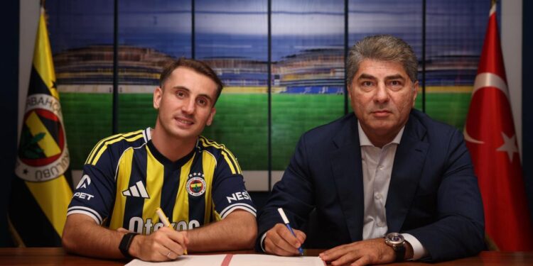 Kerem Aktürkoğlu imzayı attı: ‘Şerefli kulüp’ sözlerine açıklık getirdi