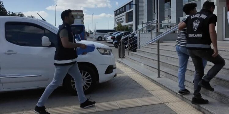 Kırklareli’nde ‘sazan sarmalı’ yöntemiyle dolandırıcılık! Kıskıvrak yakalandı