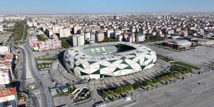 Konya Büyükşehir Stadyumu milli maça hazırlanıyor