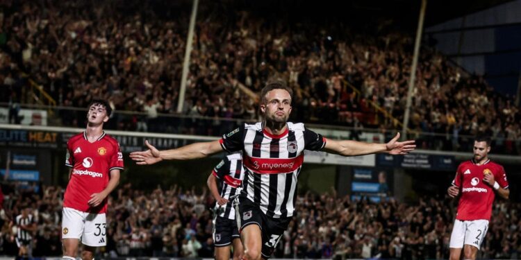 ManU’ya kupada şok! 4.lig takımına elendiler