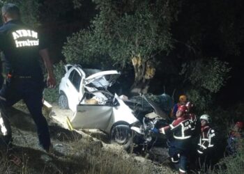 Otomobil zeytin bahçesine uçtu: 2 ölü, 1 yaralı