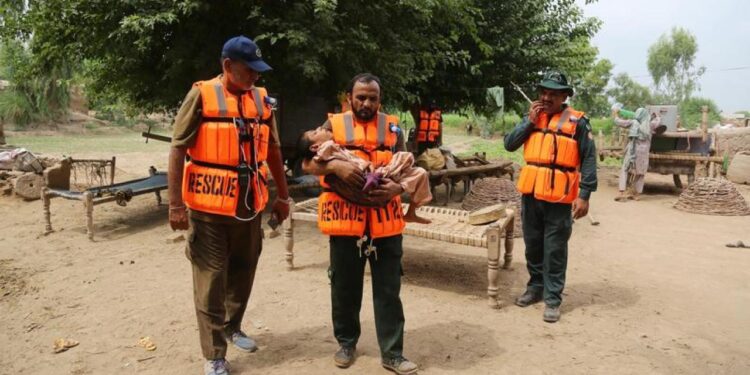 Pakistan’da sel nedenli 300 bin tahliye!