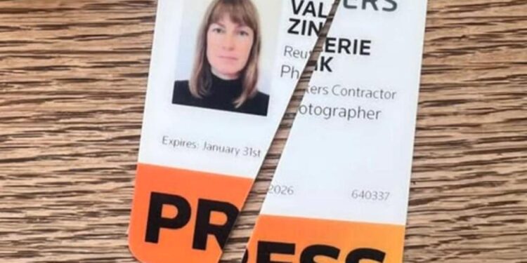 Reuters muhabirinden sert tepki: ‘Kartını taşımak utanç kaynağı dedi, istifa etti!