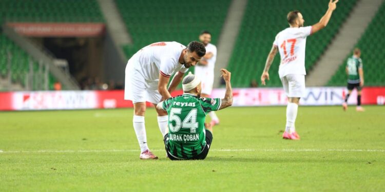 Sakarya evinde dağıldı, neye uğradıklarını şaşırdılar: 5 gol var