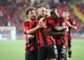 Süper Lig maçı nefesleri kesti! 90+5’te kazandılar