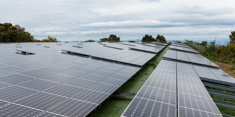 Suriye hükümeti, Hama’ya 100 megavatlık GES inşası için STE firmasıyla anlaşma imzaladı