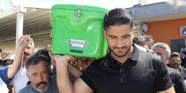 Taha Akgül’ün dedesi son yolculuğuna uğurlandı