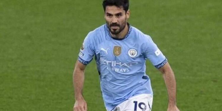 Taraftar ısrarla istedi! Galatasaray’ın yeni yıldızı imza için İstanbul’a geldi