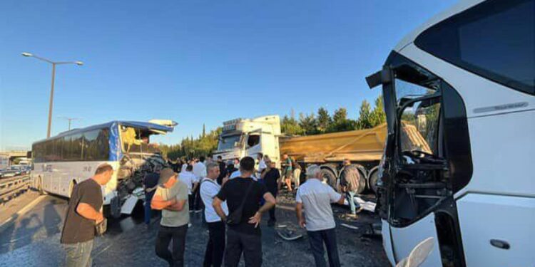 TEM’de zincirleme kaza: Ölü ve yaralılar var, trafik durdu