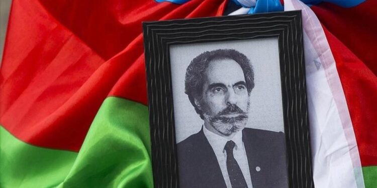 Türk dünyasının sembol isimlerindendi…. Ebulfez Elçibey vefatının 25. yılında anılıyor