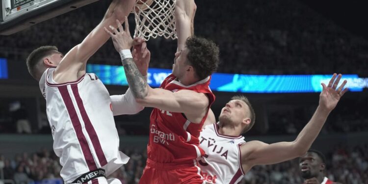 Türkiye Letonya’yı parkeden sildi: ‘Gövde gösterisi’ gibi başlangıç