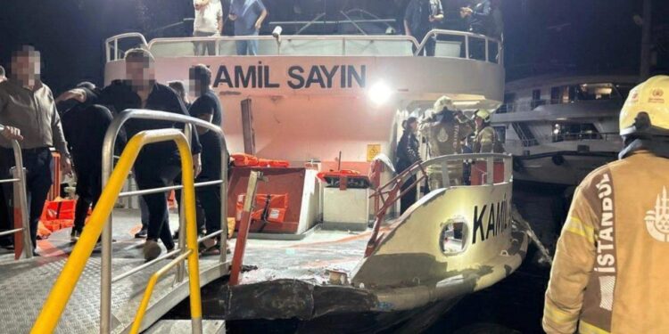 12 kişinin yaralandığı gemi kazasında 2 kaptana yurt dışı çıkış yasağı