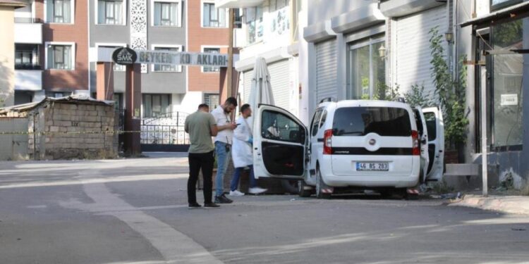 2 kardeşe kanlı pusu! Aracı kurşun yağmuruna tuttular