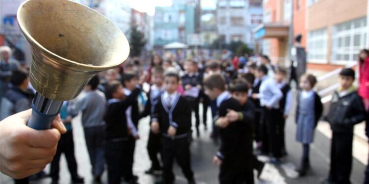 20 milyon öğrenci yarın ders başı yapacak