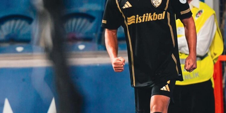 2021 yılında transfer olduğu takımın kaptanı oldu