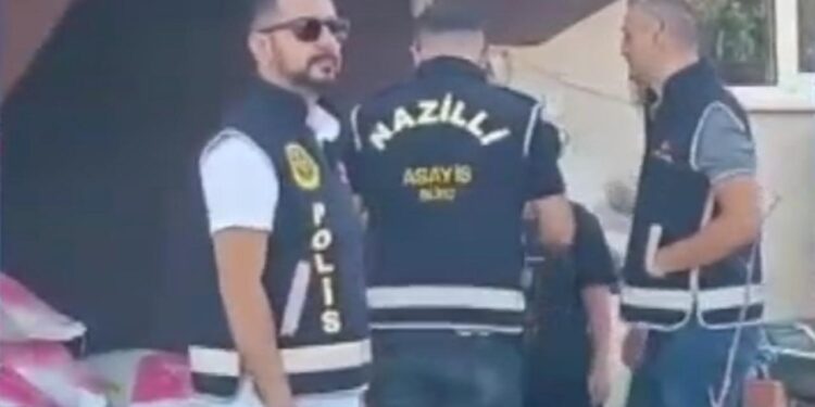 25 yıllık cinayet aydınlatıldı! 2 aylık kız kardeşini yastıkla boğmuş