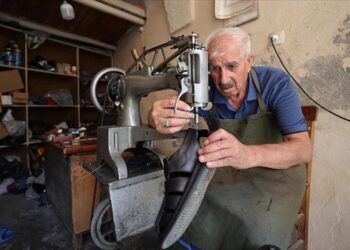 5 metrekarelik iş yerinde 50 yılı aşkın süredir çalışıyor