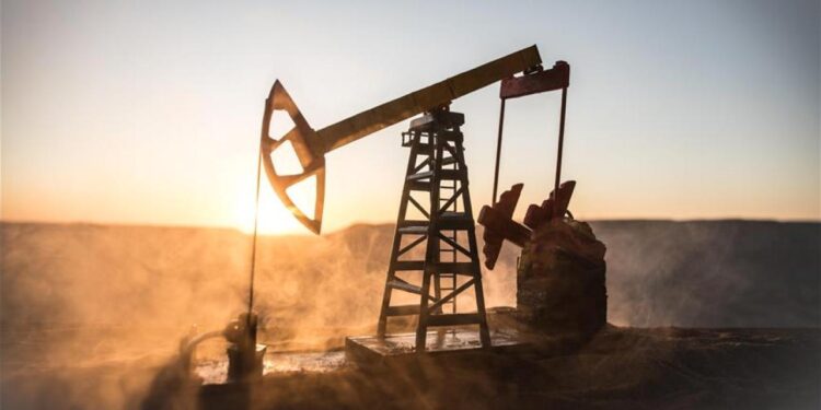 ABD petrol fiyatı tahminini bu yıl için yükseltti!